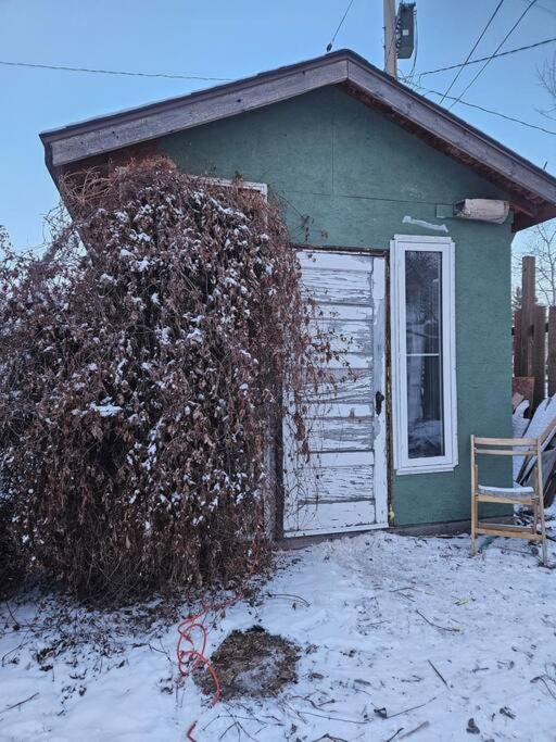 Blue Dog Accommodations Eastend Exterior photo